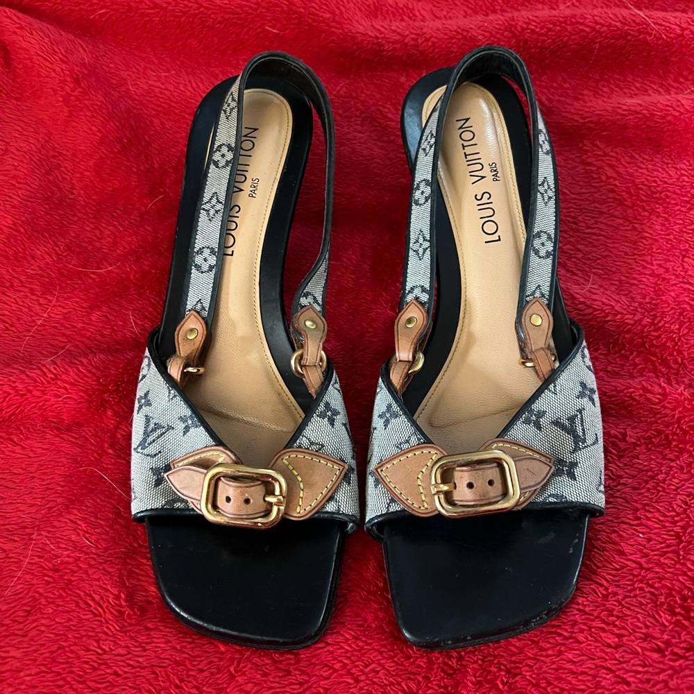 LOUIS VUITTON (Authentic) sandals used size 39